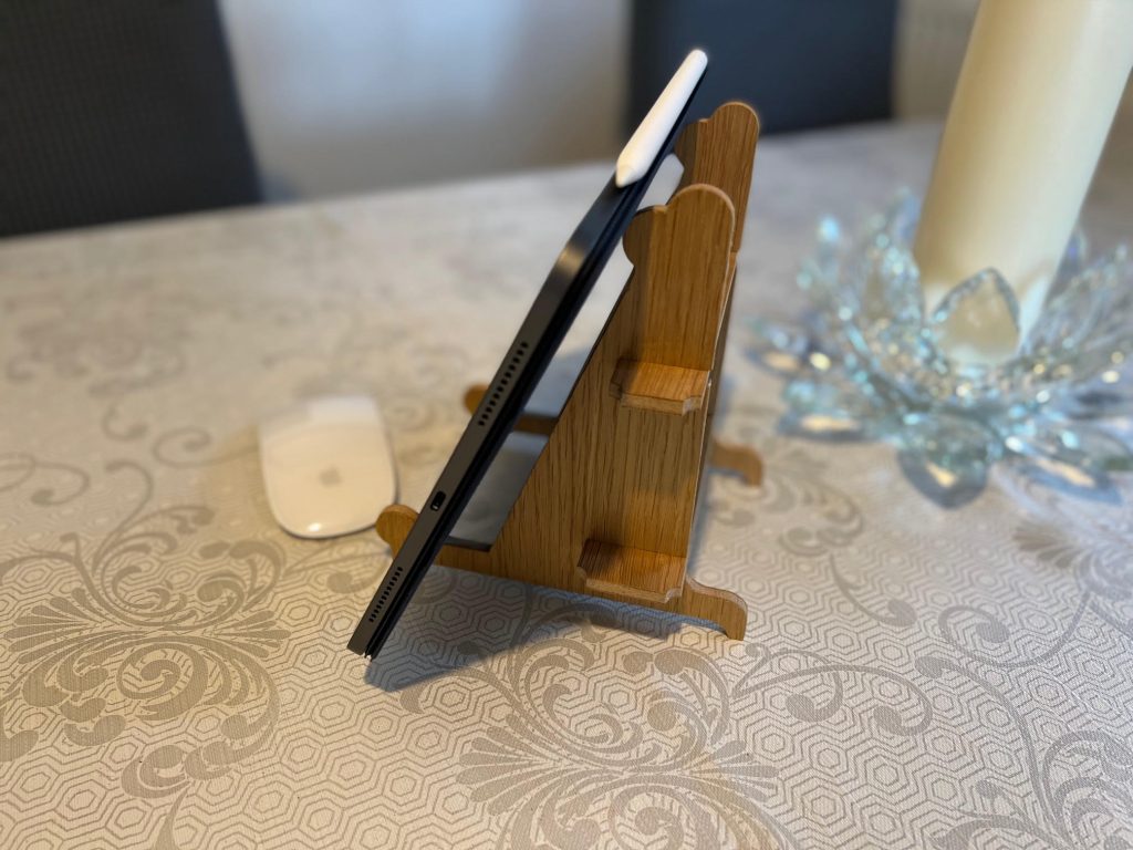 Wooden Oak iPad / Tablet Stand. Suitable for most iPad's and Tablets Ashbrook Woodcraft